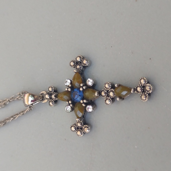 Gorgeous Cross Necklace  jewelry necklace - Picture 8 of 9